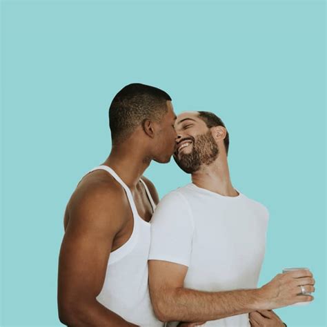 negros cogiendo gays|Negros con penes enormes follando gay jovencitos.